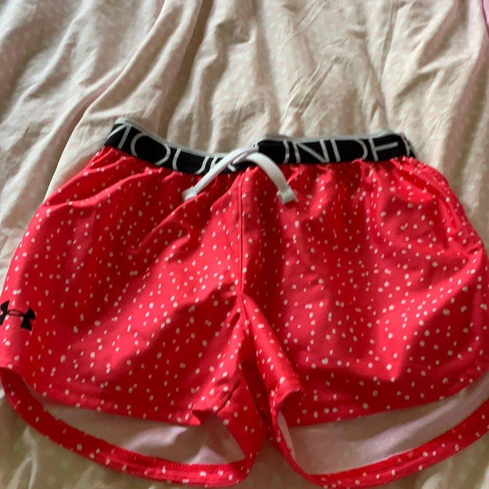 Pink under armer shorts